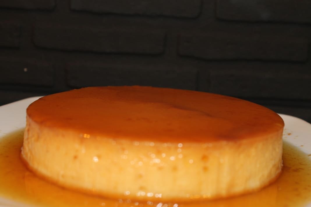 Quesillo casero servido en plato